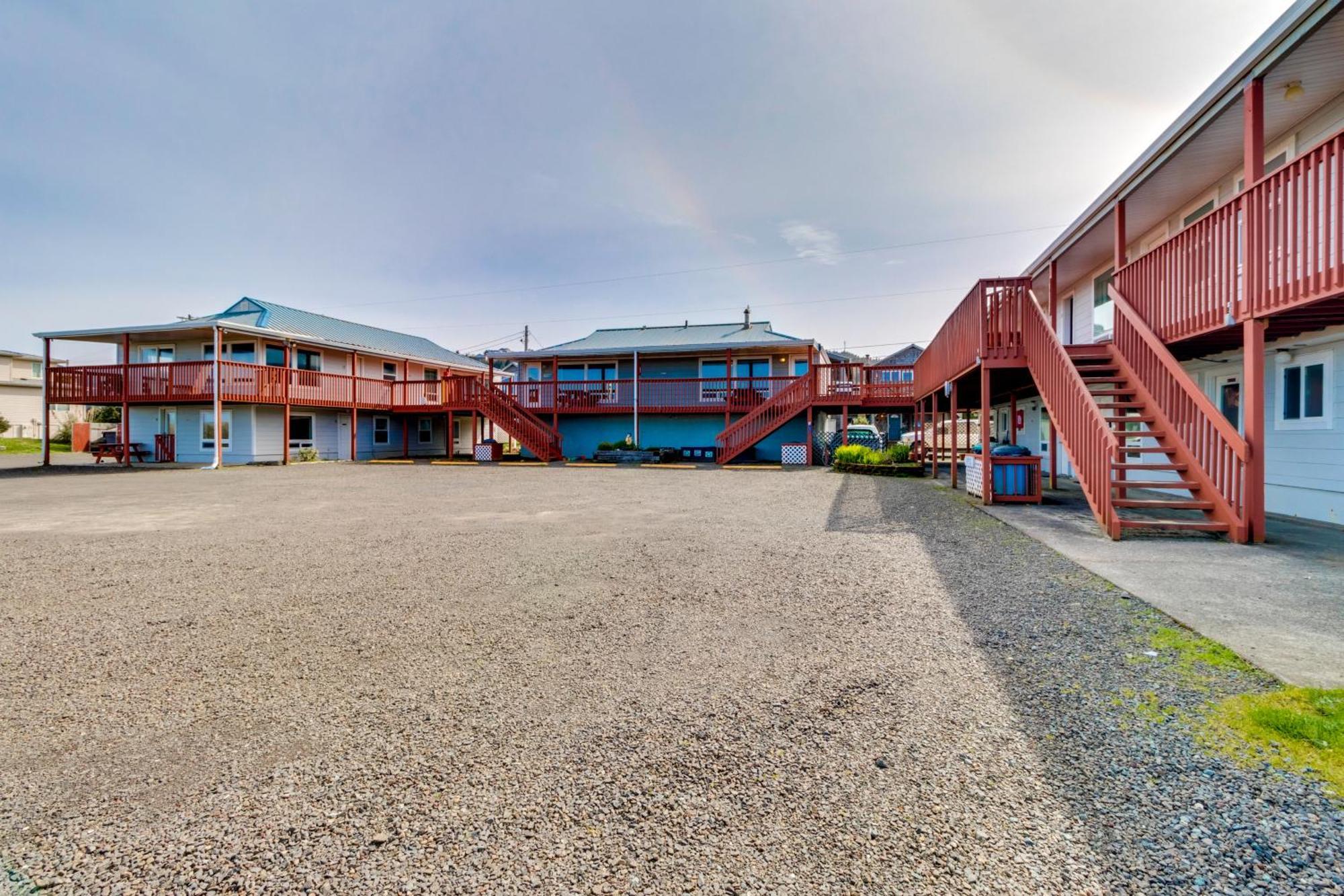 Getaway Oceanfront Lodging Rockaway Beach Bagian luar foto