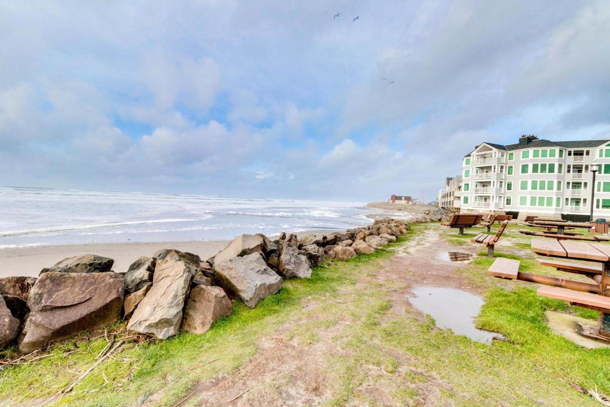 Getaway Oceanfront Lodging Rockaway Beach Bagian luar foto